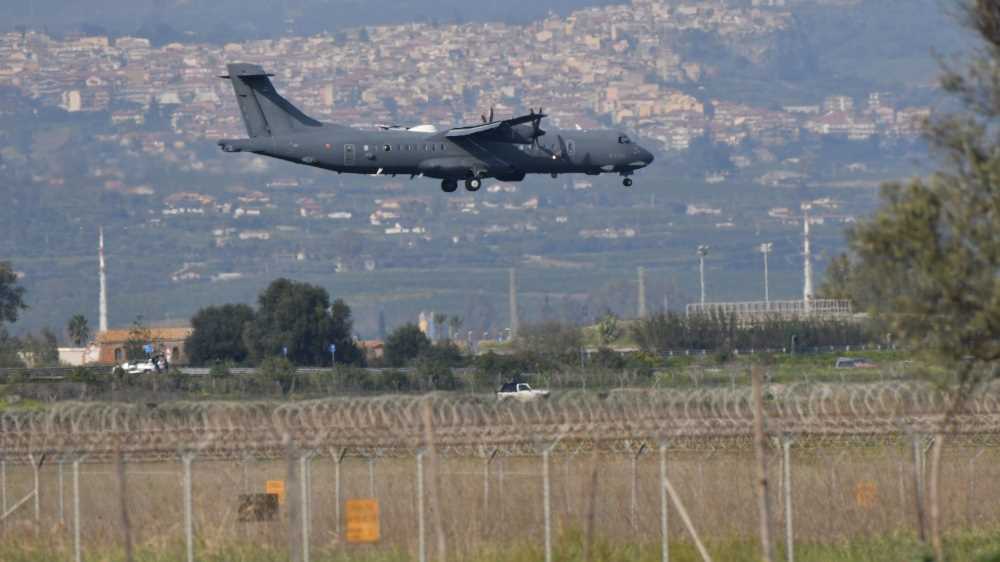 Negato l'atterraggio dei bombardieri americani a Sigonella. Il Governo difende la scelta e nega frizioni con gli Usa