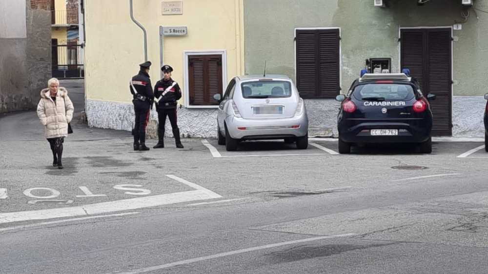 Neonata partorita in bagno a Ciriè, era a testa in giù nel water è grave, portata in ospedale con la madre