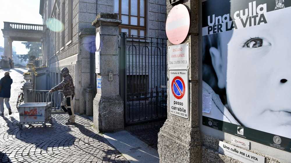 Neonato lasciato alla Culla della vita al Policlinico di Milano. I medici, se mamma ci ripensa la aiuteremo