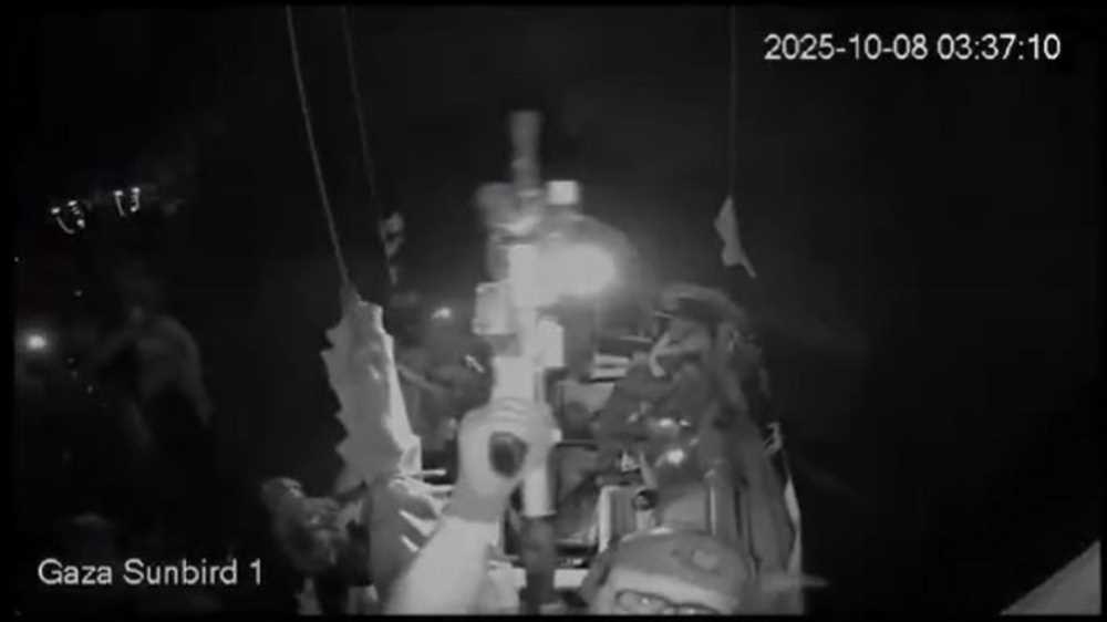 Nuova Flotilla bloccata da Israele a 120 miglia da Gaza. 'Un rapimento' secondo gli attivisti. Blocco navale legale secondo Tel Aviv