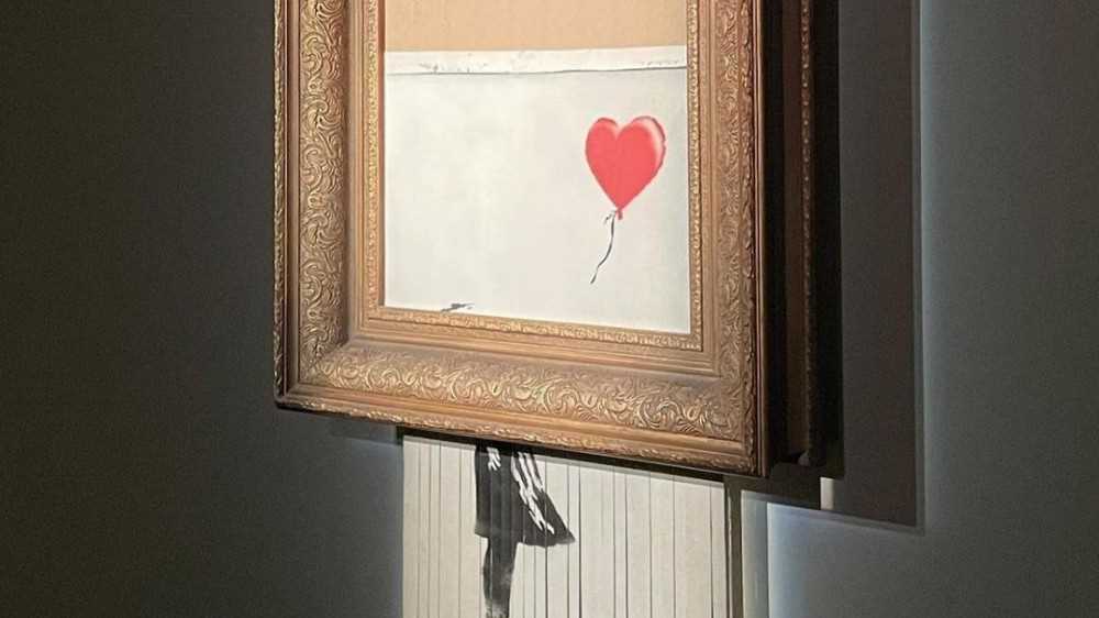 Nuovo primato per una creazione di Bansky, l'opera "Love is in the Bin" venduta all'asta per 22 milioni di euro
