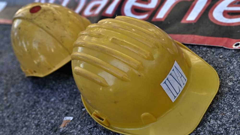 Taranto, operaio precipita nello stabilimento ex Ilva e muore. Proclamato uno sciopero di 24 ore