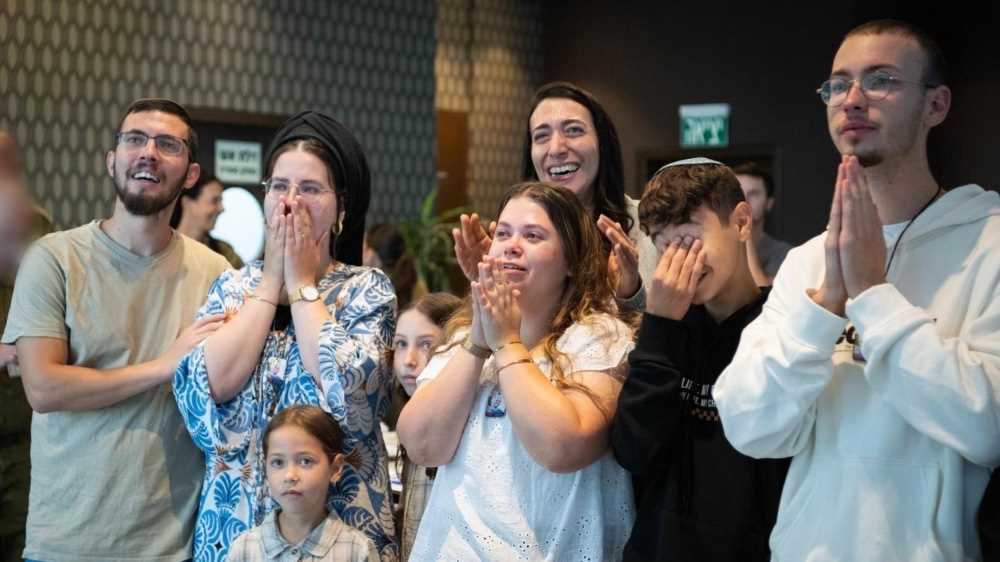 Ostaggi israeliani rilasciati da Hamas. Sono gli ultimi 20 ancora in vita