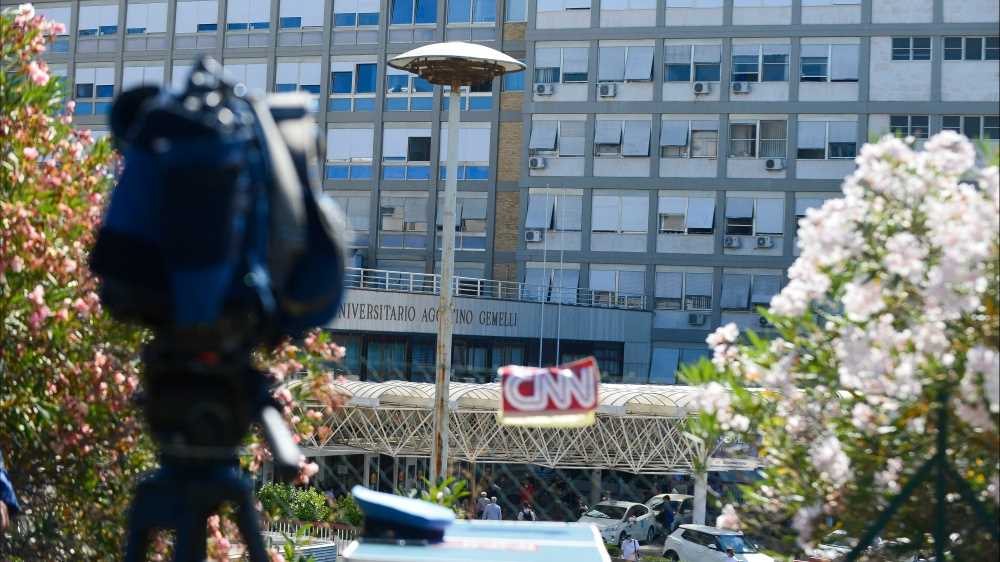 Papa Francesco al Gemelli di Roma per un’infezione respiratoria. Dovrà restare in ospedale alcuni giorni