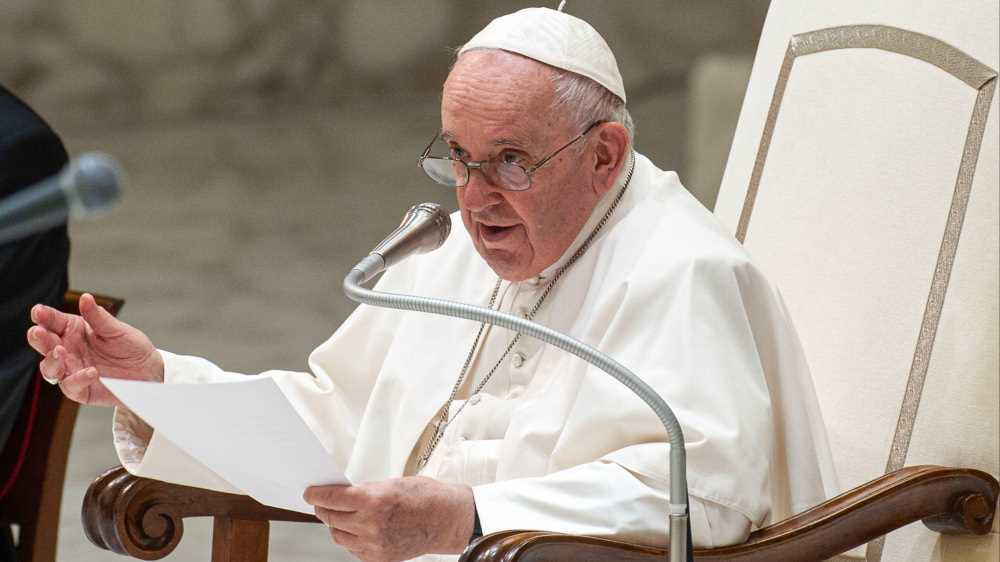 Papa Francesco non si affaccia dalla finestra per l'Angelus, il Pontefice in collegamento video da casa Santa Marta