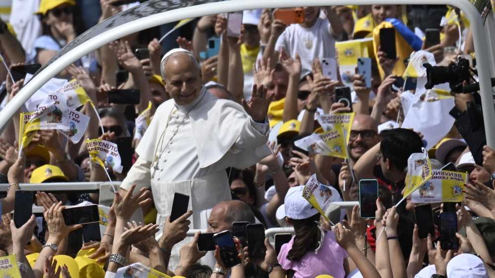 Acerra, la visita di Papa Leone nella terra dei fuochi. "Sono venuto a raccogliere le vostre lacrime"