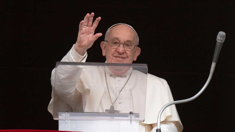 Papa Francesco cambia il suo funerale e ricorda Benedetto XVI: "Era come un padre"