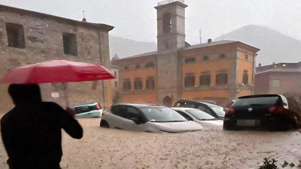 Paura nelle Marche, bomba d'acqua e un disperso nell'entroterra di Senigallia