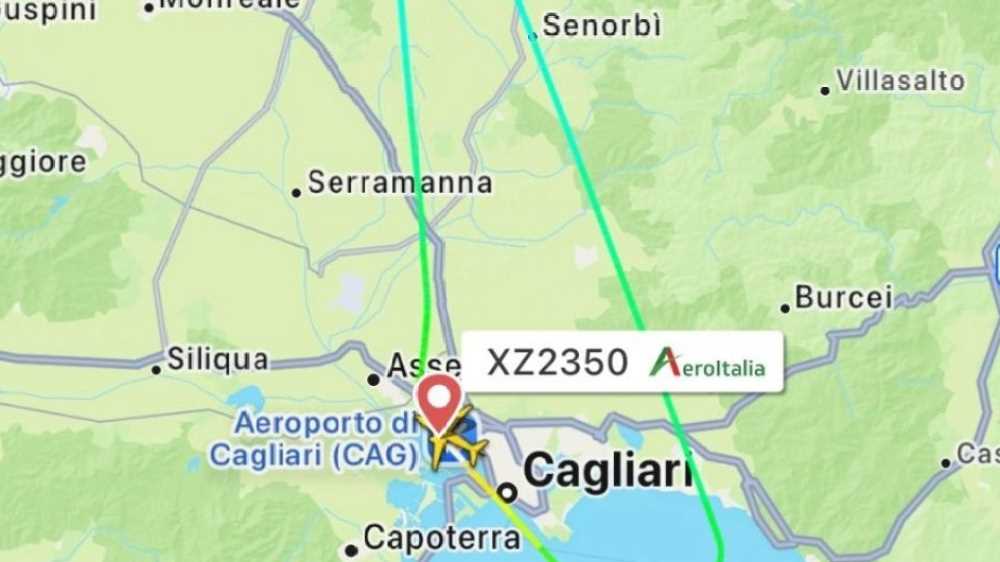 Paura sul volo Cagliari - Milano, "problemi ad un motore": l'aereo è costretto a tornare indietro