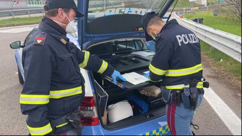 Pisa, tossisce in faccia agli agenti, arrestato