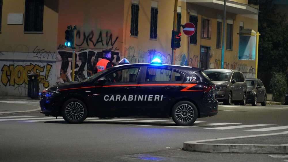 Prato. Accoltellato per aver difeso una collega, fermati un 16enne e un'altra persona