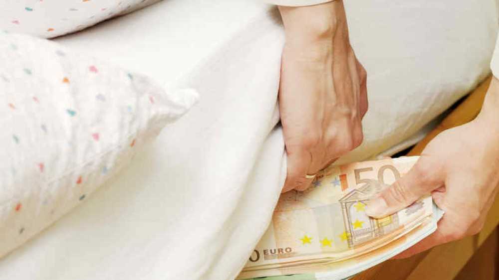 Presunta truffa nel commercio di carburanti, trovato un milione di euro nel materasso e tra i biscotti
