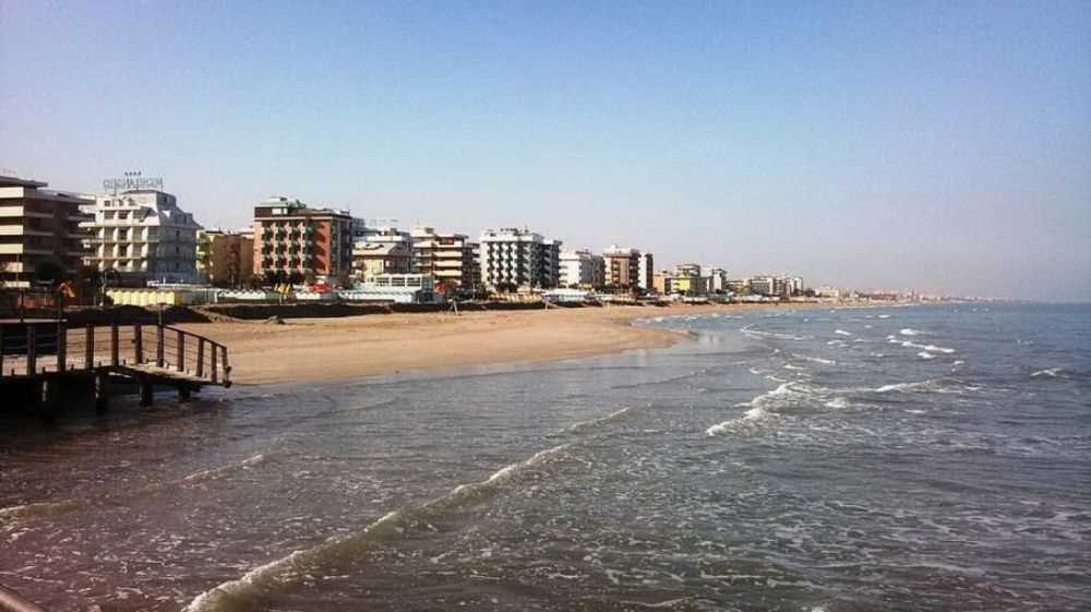 Ragazza di 17 anni annega in mare a Riccione, è stata ritrovata in spiaggia