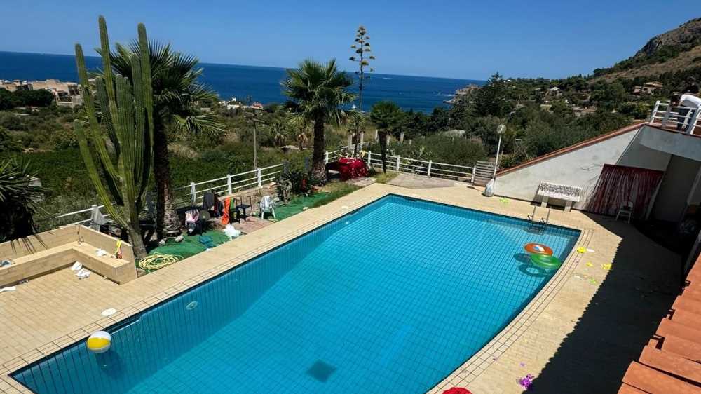 Ragazza di 21 anni morta in piscina durante una festa privata a Palermo