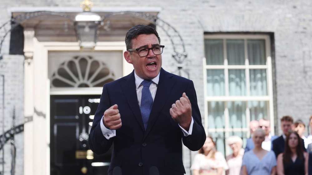 Regno Unito, Burnham nuovo premier: “La sfida è riportare stabilità al Paese”
