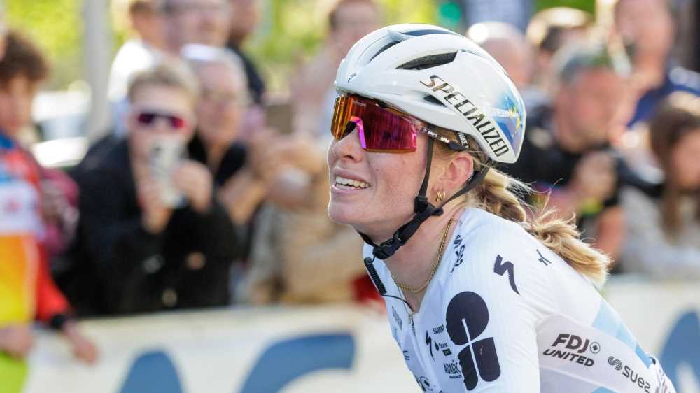 Ribaltone al Giro Women, l’olandese Demi Vollering conquista la corsa; Elisa Longo Borghini vince l’ultima tappa
