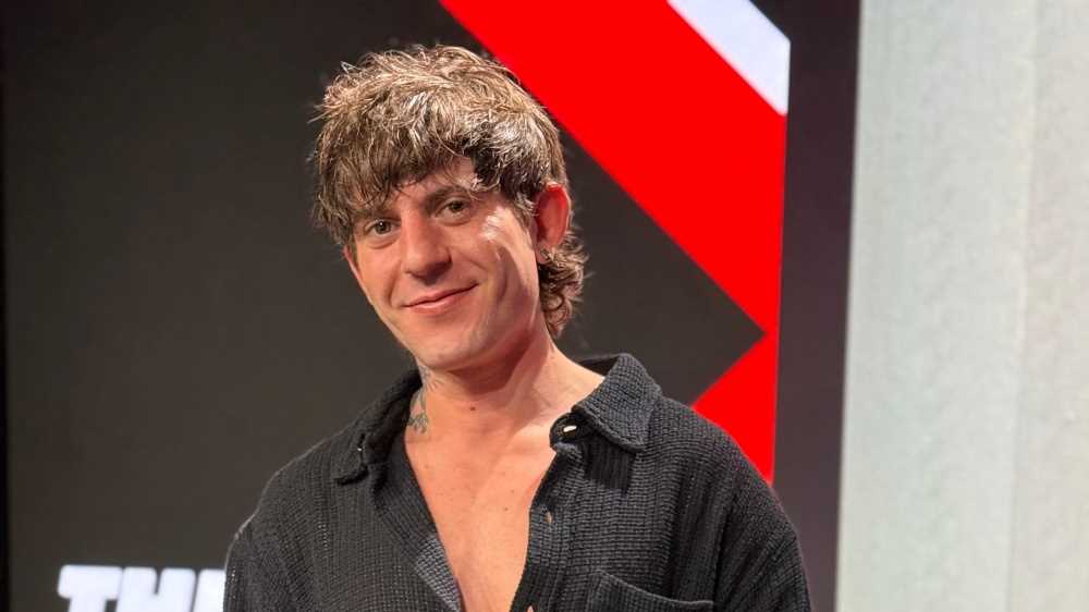 Rkomi a RTL 102.5: “Questo disco è fatto di tante cose, dalla mia infanzia fino a oggi. Sono presenti anche diversi feat con gli amici con cui ho iniziato a fare musica”