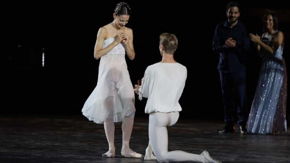 Roberto Bolle & i suoi Friends, tutto è accaduto sul palco dell’Arena di Verona. Anche una proposta di matrimonio tra ètoile