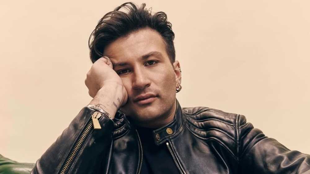 Sanremo 2026, Fabrizio Moro stasera sul palco con Eddie Brock per le cover: "Ho nostalgia della gara"