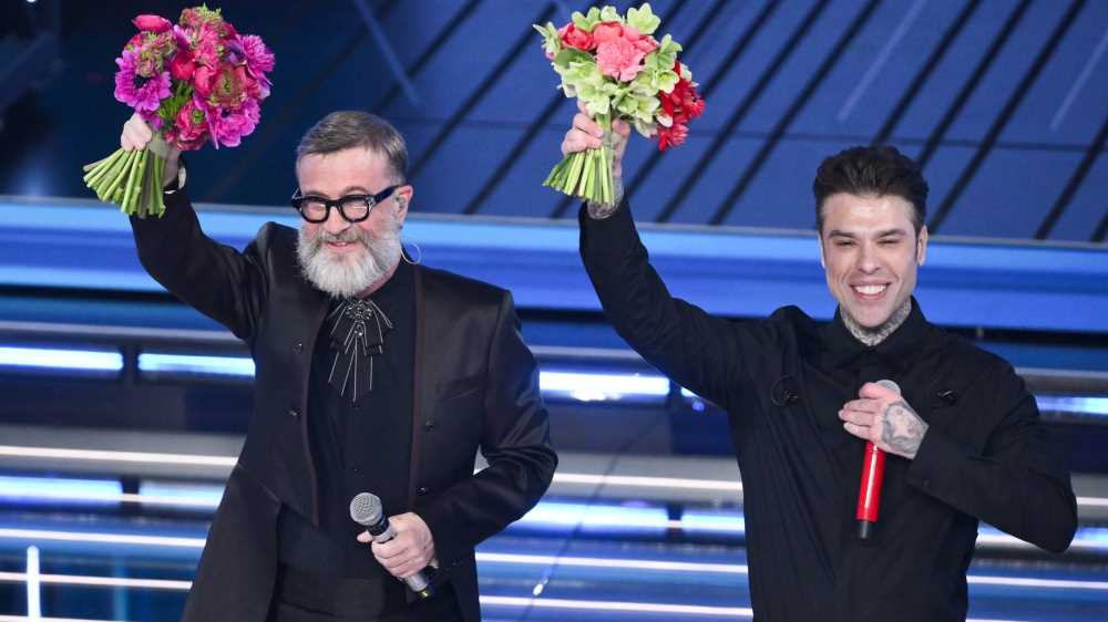 Sanremo 2026, Fedez e Masini insieme a  nella serata dei duetti. La cover di "Su di noi"
