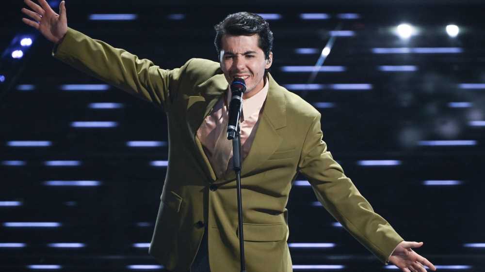 Sanremo 2026, Fulminacci e Francesca Fagnani cantano “Parole parole” nella serata delle cover