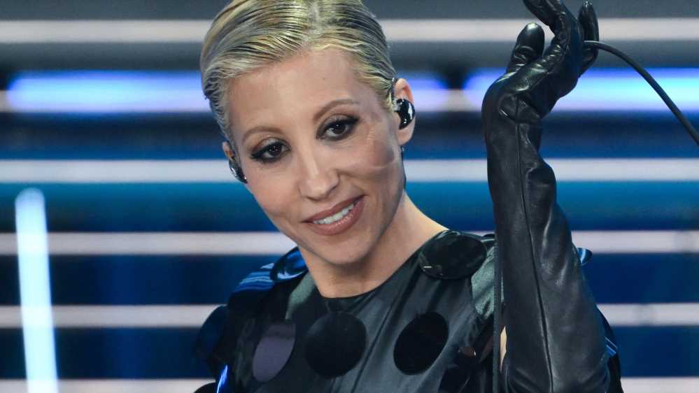 Sanremo 2026, Malika Ayane con Claudio Santamaria: ecco il duetto di stasera