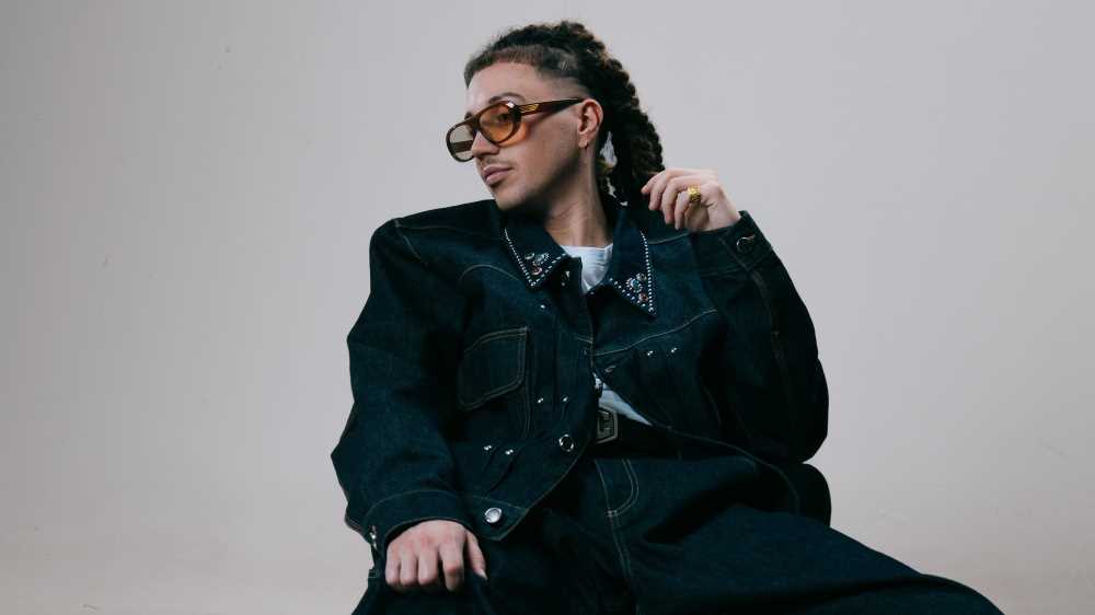 Sanremo 2026, Sayf duetta con Alex Britti e Mario Biondi sulle note di “Hit the Road Jack” nella serata cover