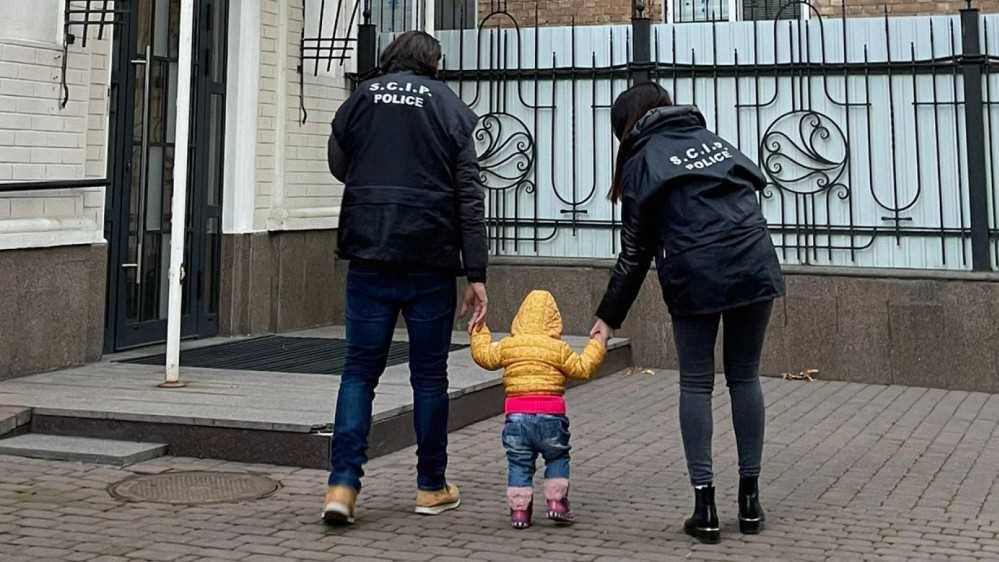 Sarà adottata la bambina di 15 mesi abbandonata, affidata ad una famiglia piemontese