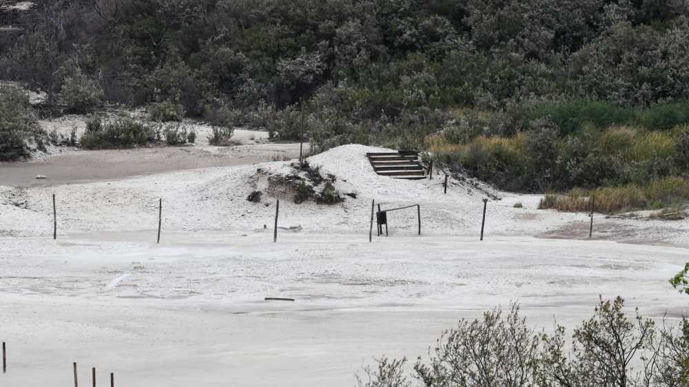 Sciame sismico ai Campi Flegrei , con una forte scossa di magnitudo 4.4, avvertita in molte zone di Napoli