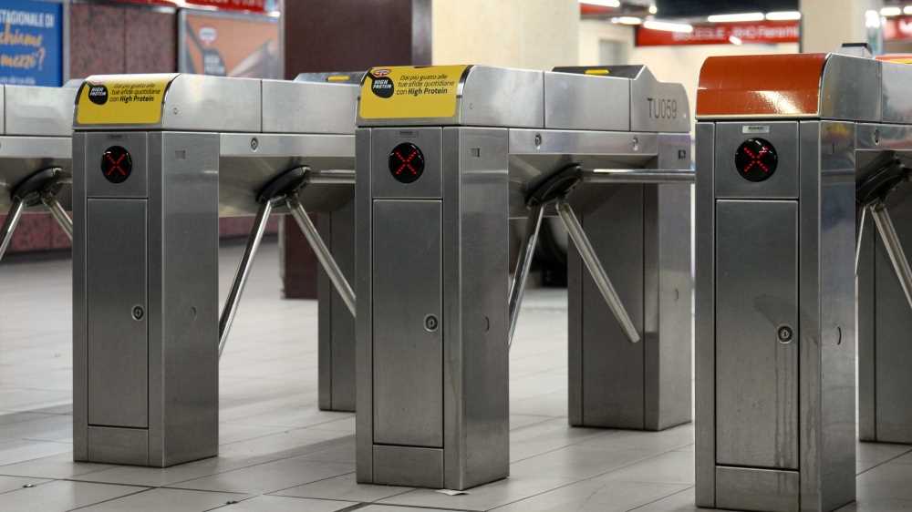 Sciopero dei Trasporti, mobilità a rischio fino alle 13. A Roma e Milano chiuse alcune linee della metro