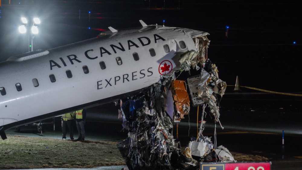 Scontro in pista a New York tra un aereo e un mezzo dei pompieri, due morti