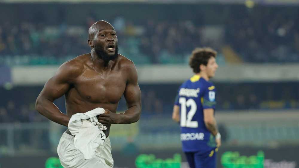 Serie A, Como-Lecce 3-1, Verona-Napoli 1-2, Inter-Genoa 2-0