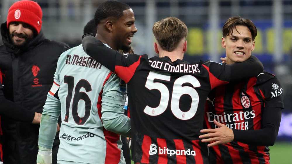 Serie A, il Milan soffre ma vince il derby. Roma prima in classifica, vincono anche Parma e Lazio