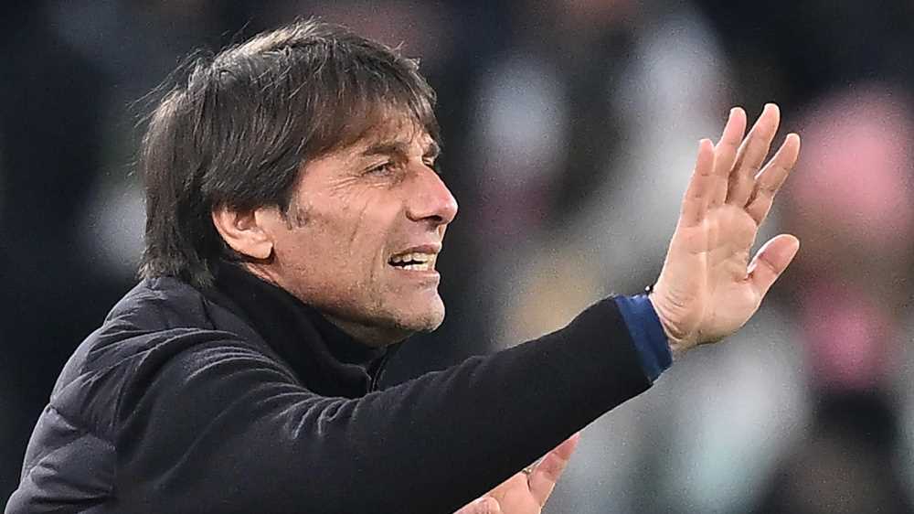 Serie A, colpo grosso del Napoli, vince a Marassi con un rigore nel recupero; pareggio tra Fiorentina e Torino