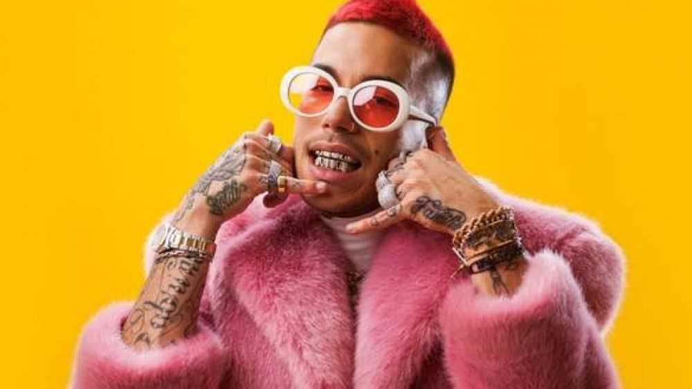 Sfera Ebbasta con "Famoso" è al primo posto nella classifica FIMI degli album più venduti della settimana?
