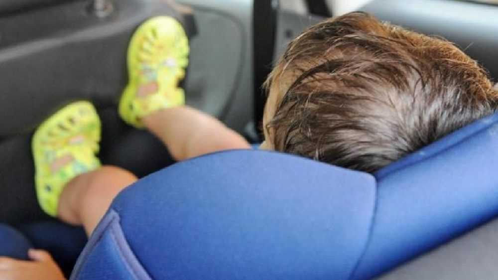 Sicurezza stradale, De Micheli firma decreto per seggiolini antiabbandono