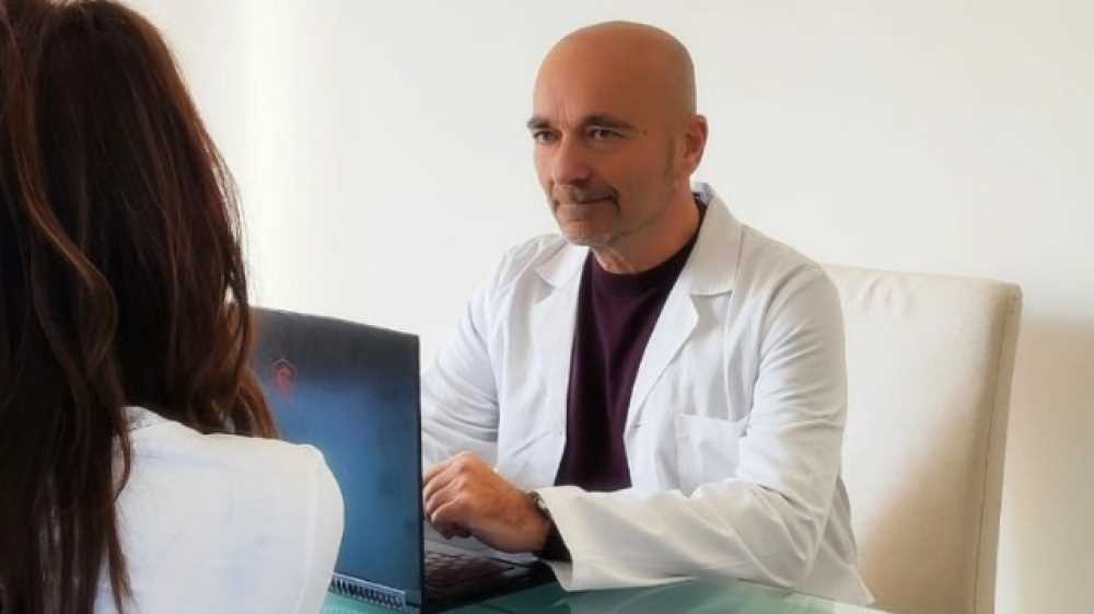 Soffri di ansia?  Ecco tutti i cibi da evitare suggeriti dal nutrizionista Fabio Olivieri
