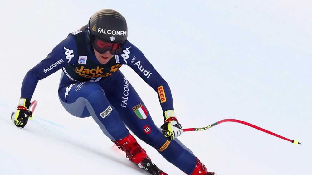Sci, Sofia Goggia trionfa nella discesa libera della Val d'Isere, battendo di 24 centesimi di secondo la svizzera Suter