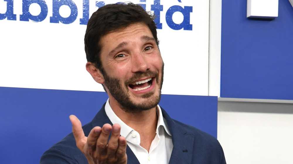 Stefano De Martino innamorato? L'ultima paparazzata di "Chi": ecco il volto della nuova fiamma