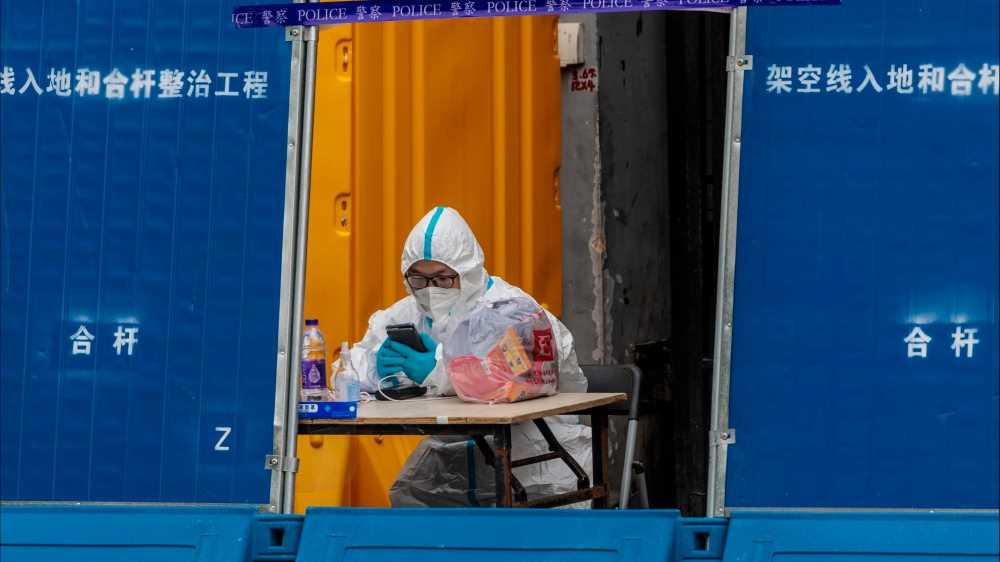Superate le 160mila vittime di Covid in Italia, a Shanghai nuovo lockdown