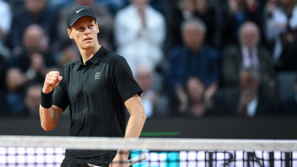 Tennis, Internazionali BNL d'Italia: esordio ok per Sinner sul Centrale. Eliminate Paolini e Sabalenka