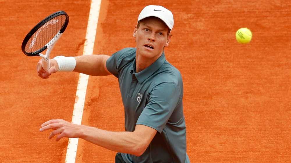 Tennis, Jannik Sinner vola in finale a Montecarlo, battuto Zverev 