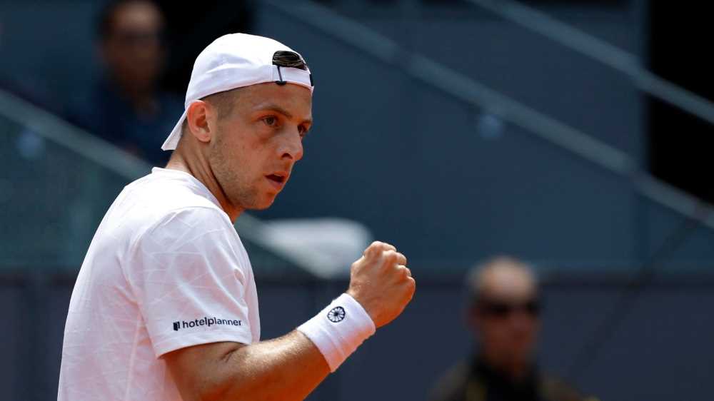 Tennis, Madrid Open, Lehecka raggiunge i quarti di finale, fuori Lorenzo Musetti