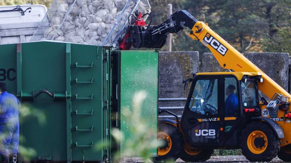Terra dei fuochi, in corso la bonifica di terreni in 20 comuni della Campania, 1700 tonnellate di rifiuti rimossi