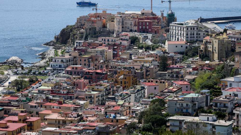 Terremoto ai Campi Flegrei: scossa più forte degli ultimi 40 anni, magnitudo 4,4. A Napoli tanta gente in strada