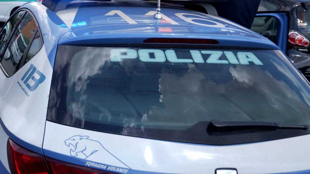 Torino, il 23enne colpito con un machete ha perso la gamba. Caccia all'aggressore