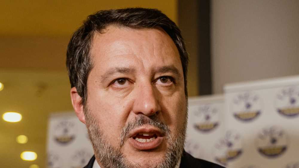 Trasporti, le opposizioni contro il ministro Salvini: 'Riferisca alle Camere sul caos di treni ed aerei'