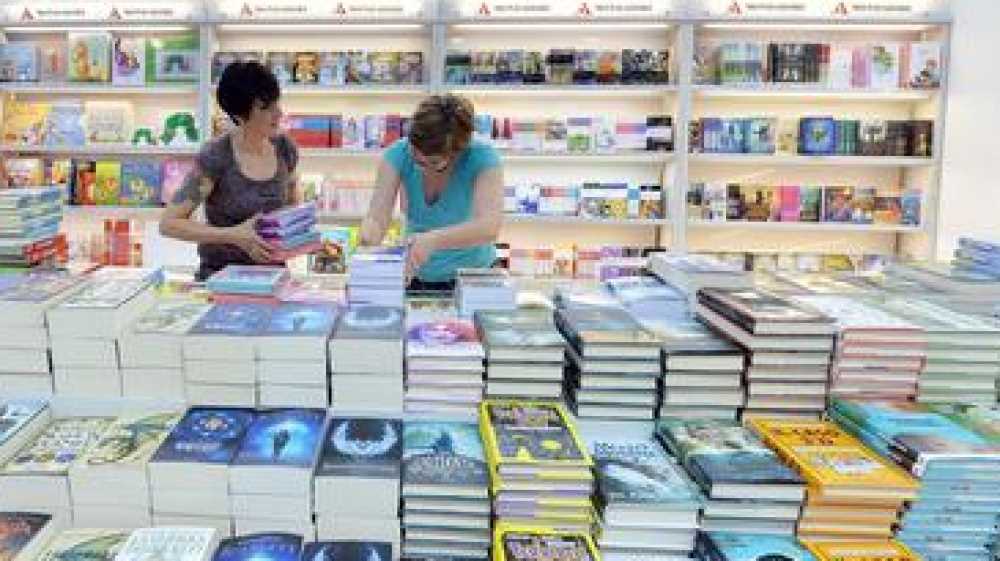 Tre ragazzi italiani su 10 leggono almeno un libro al mese, è il risultato di un’indagine