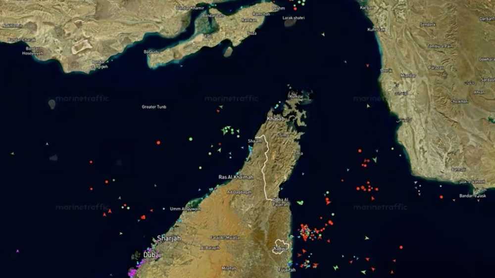 Trump: prendiamo il controllo dello stretto di Hormuz. L'Iran: non lo permetteremo mai