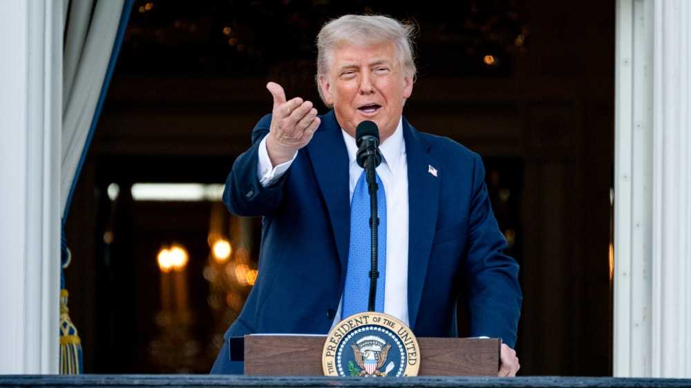 Trump rilancia il “Travel Ban”: vietato l’ingresso da 12 Paesi e stop ai visti per Harvard